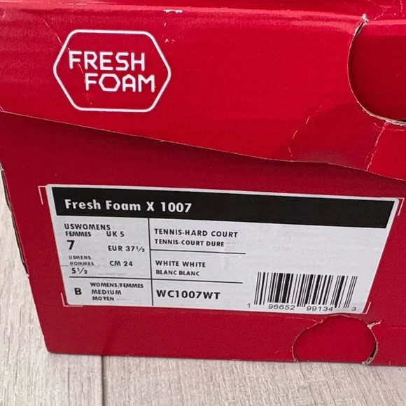 New Balance White and Navy Sneakers size 7 - Picture 4 of 8